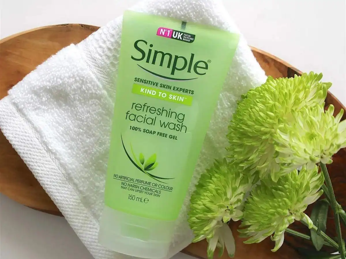 2. Simple Kind To Skin Refreshing Facial Wash Gel - Lựa chọn ngon-bổ-rẻ cho da hỗn hợp 2. Simple Kind To Skin Refreshing Facial Wash Gel - Lựa chọn ngon-bổ-rẻ cho da hỗn hợp