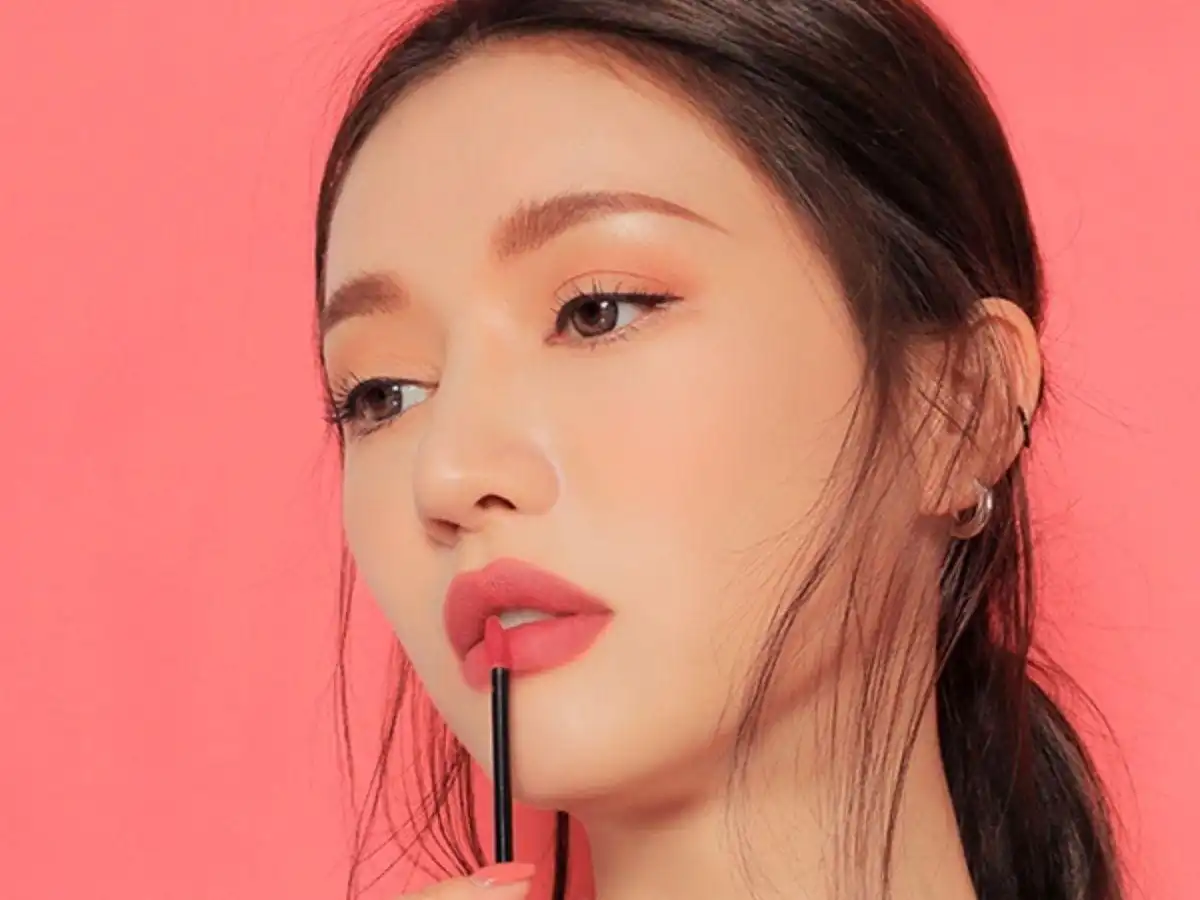 3CE Cloud Lip Tint sở hữu màu son hồng tươi trẻ và sang chảnh