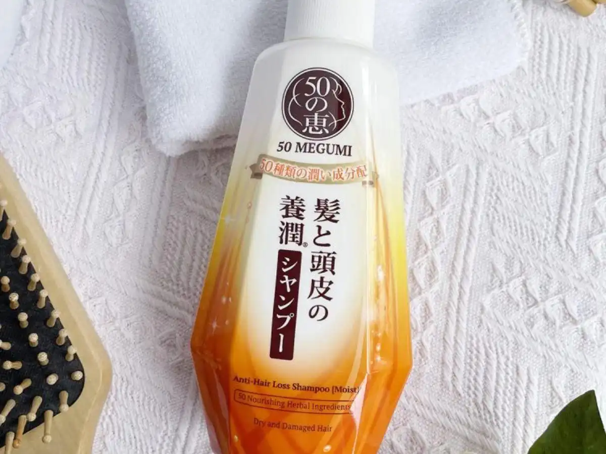 50 Megumi Smooth and Moist Shampoo có thành phần từ các loại dầu hạt an toàn và lành tính
