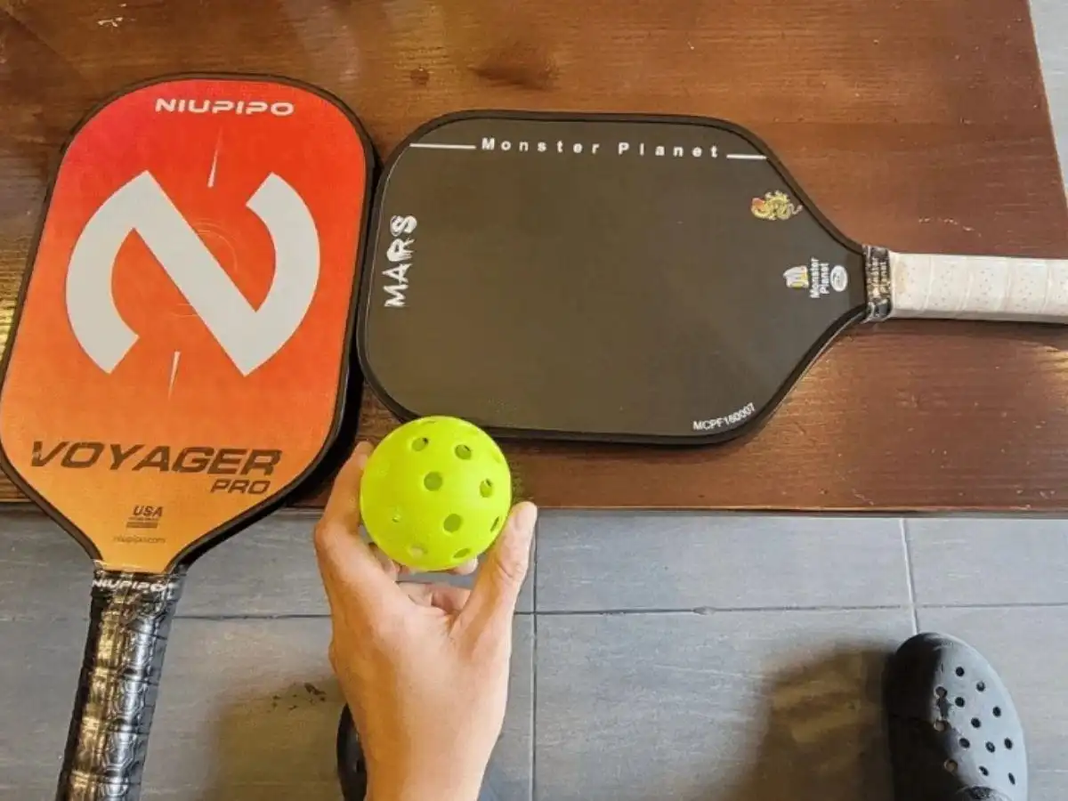 Cây vợt pickleball phù hợp cho lối chơi toàn diện Cây vợt pickleball phù hợp cho lối chơi toàn diện