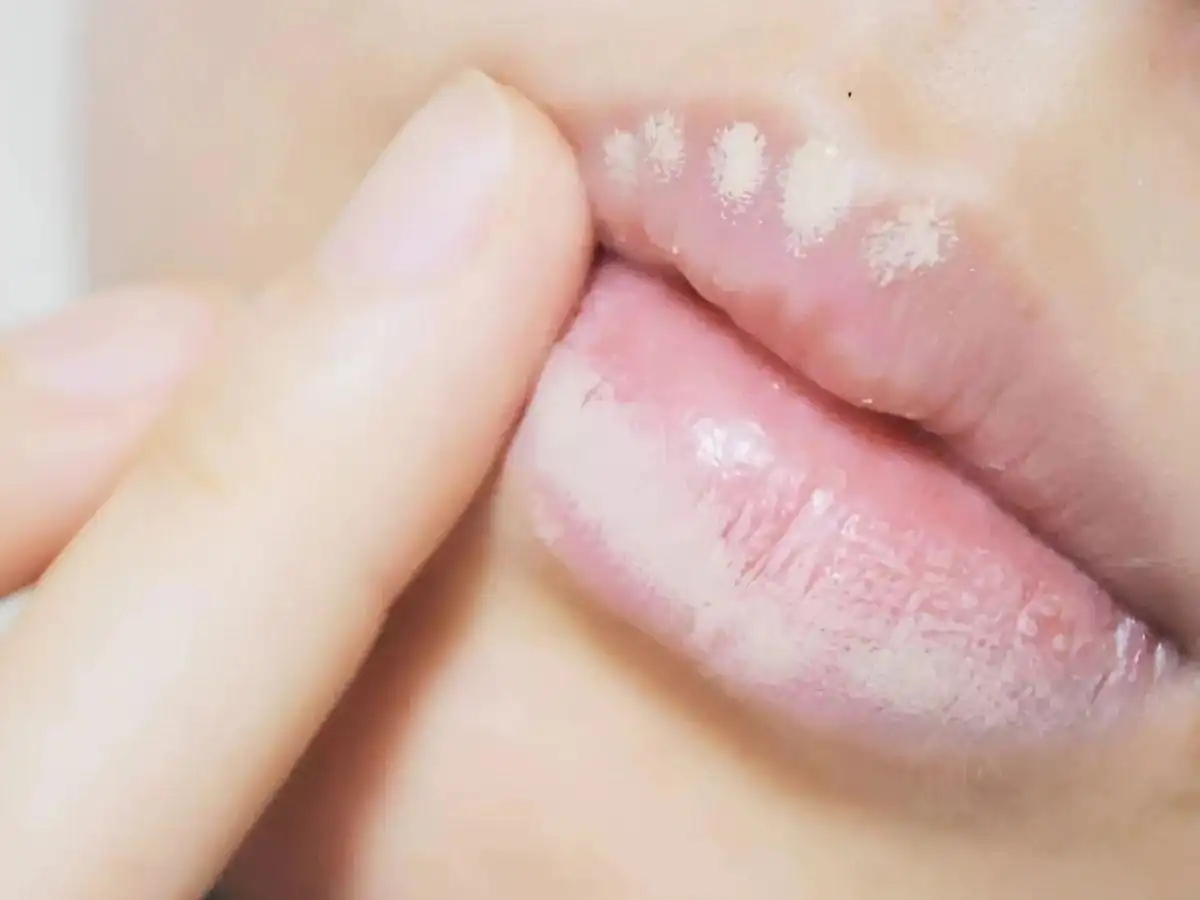 Che khuyết điểm giúp tăng độ chuẩn màu khi tô các tông son nhạ