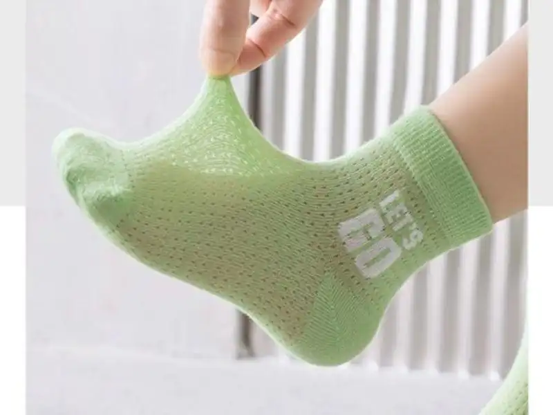 Chọn chất liệu thoáng khí, co giãn và thấm hút tốt Chọn chất liệu thoáng khí, co giãn và thấm hút tốt