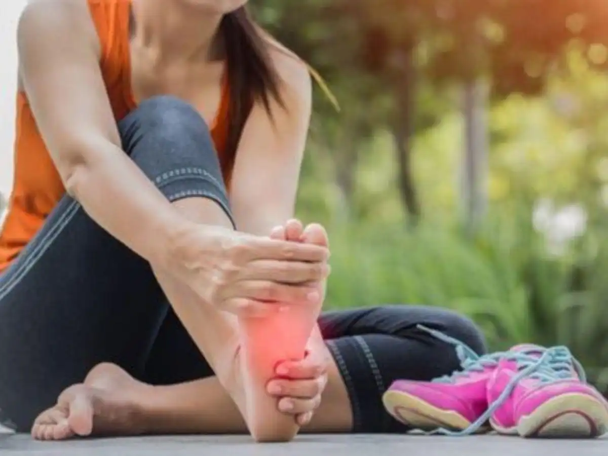 Chọn giày không phù hợp gây đau chân và không thoải mái khi sử dụng
