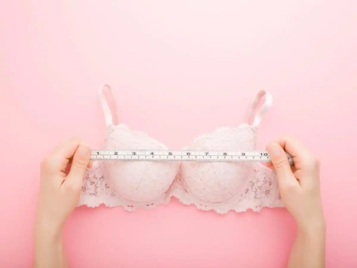Chuẩn bị đo số đo cơ thể bằng một thước dây hoặc tấm gương lớn Chuẩn bị đo số đo cơ thể bằng một thước dây hoặc tấm gương lớn
