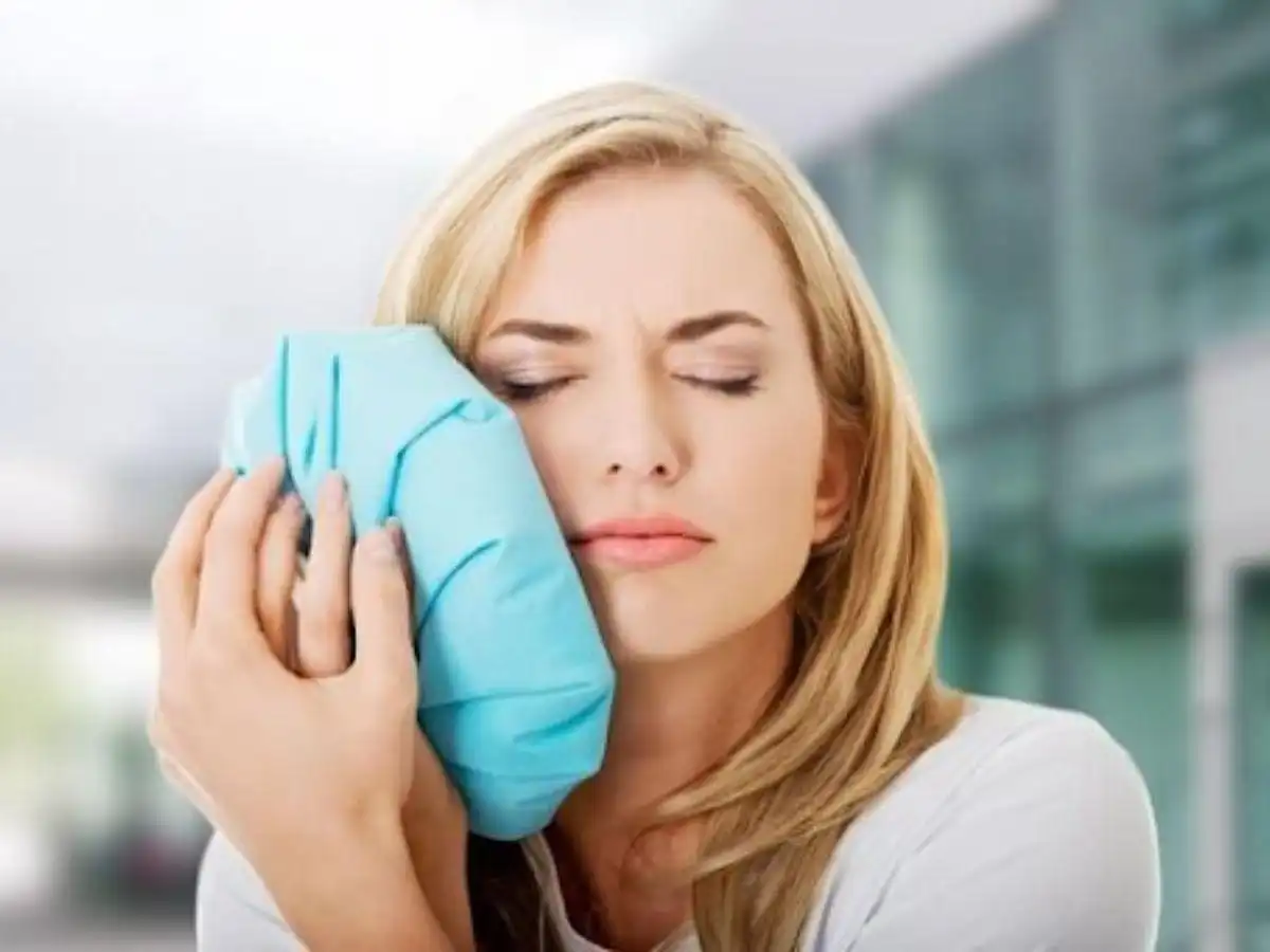 Chườm đá lạnh giảm sưng đỏ mụn viêm Chườm đá lạnh giảm sưng đỏ mụn viêm