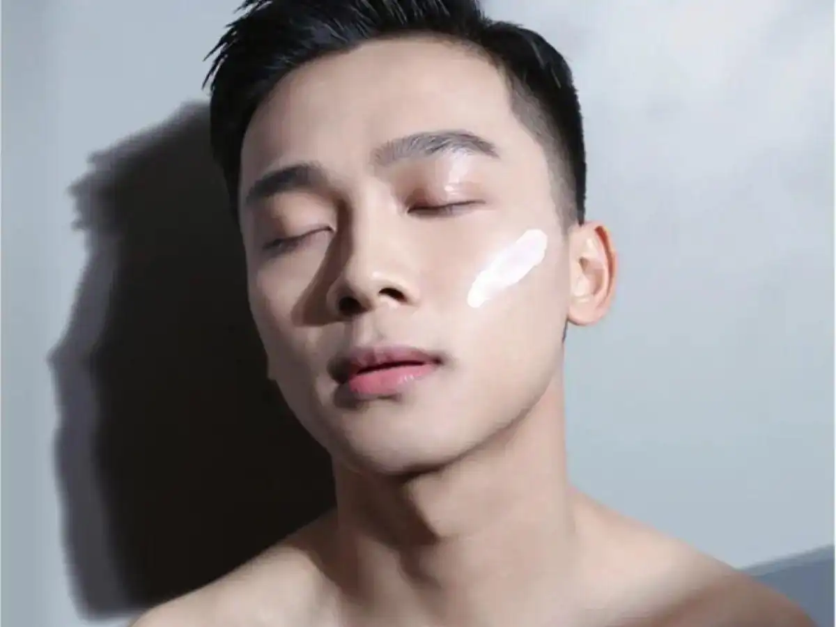 Da dầu mụn vẫn có thể trang điểm được Da dầu mụn vẫn có thể trang điểm được