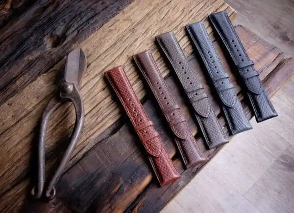 Dây da đồng hồ được gia công vô cùng tỉ mỉ Dây da đồng hồ được gia công vô cùng tỉ mỉ