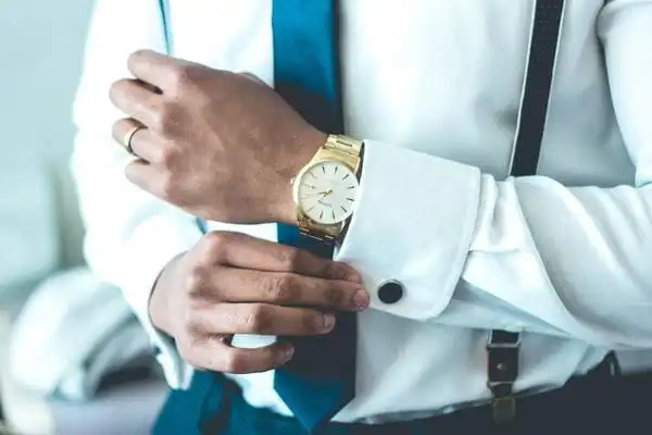Dây đeo đồng tùy theo kích cỡ, độ dày mà sẽ đi cùng với mặt đồng hồ khác nhau Dây đeo đồng tùy theo kích cỡ, độ dày mà sẽ đi cùng với mặt đồng hồ khác nhau