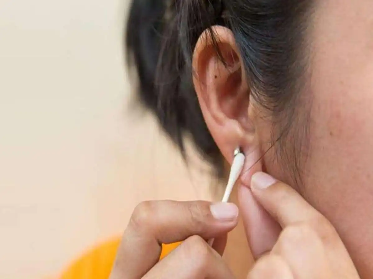 Để giữ cho lỗ xỏ và khuyên tai luôn sạch sẽ, việc vệ sinh định kỳ là rất quan trọng Để giữ cho lỗ xỏ và khuyên tai luôn sạch sẽ, việc vệ sinh định kỳ là rất quan trọng