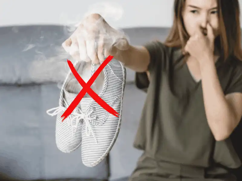Để tránh việc giày thể thao có mùi, cần vệ sinh giày thường xuyên