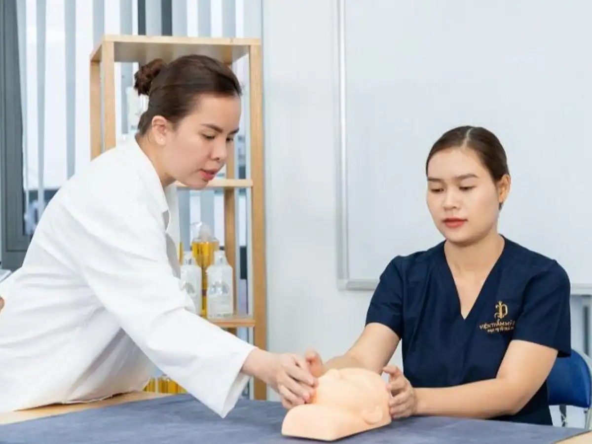 Đội ngũ spa cần được đào tạo chuyên nghiệp Đội ngũ spa cần được đào tạo chuyên nghiệp