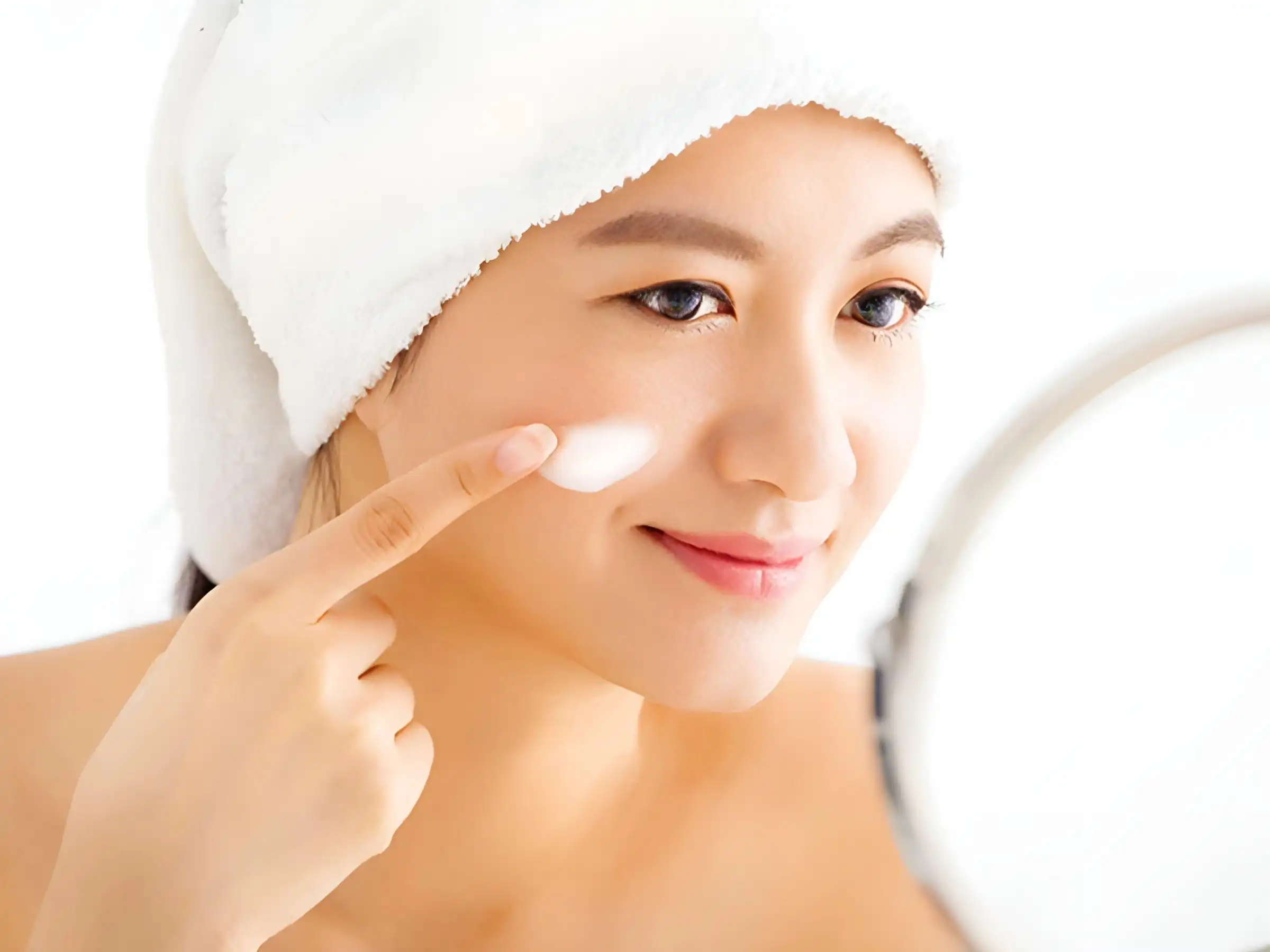Dù da bạn có dầu hay đang bị mụn, thì vẫn rất cần cấp ẩm đầy đủ Dù da bạn có dầu hay đang bị mụn, thì vẫn rất cần cấp ẩm đầy đủ