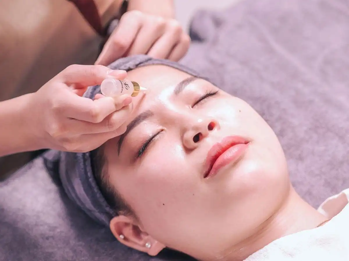 Dưỡng ẩm giúp da mềm mịn, ngăn ngừa khô da và lão hóa Dưỡng ẩm giúp da mềm mịn, ngăn ngừa khô da và lão hóa