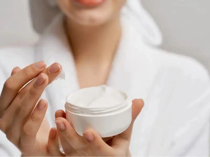 Dưỡng ẩm là bước không thể bỏ qua đối với da mỏng Dưỡng ẩm là bước không thể bỏ qua đối với da mỏng