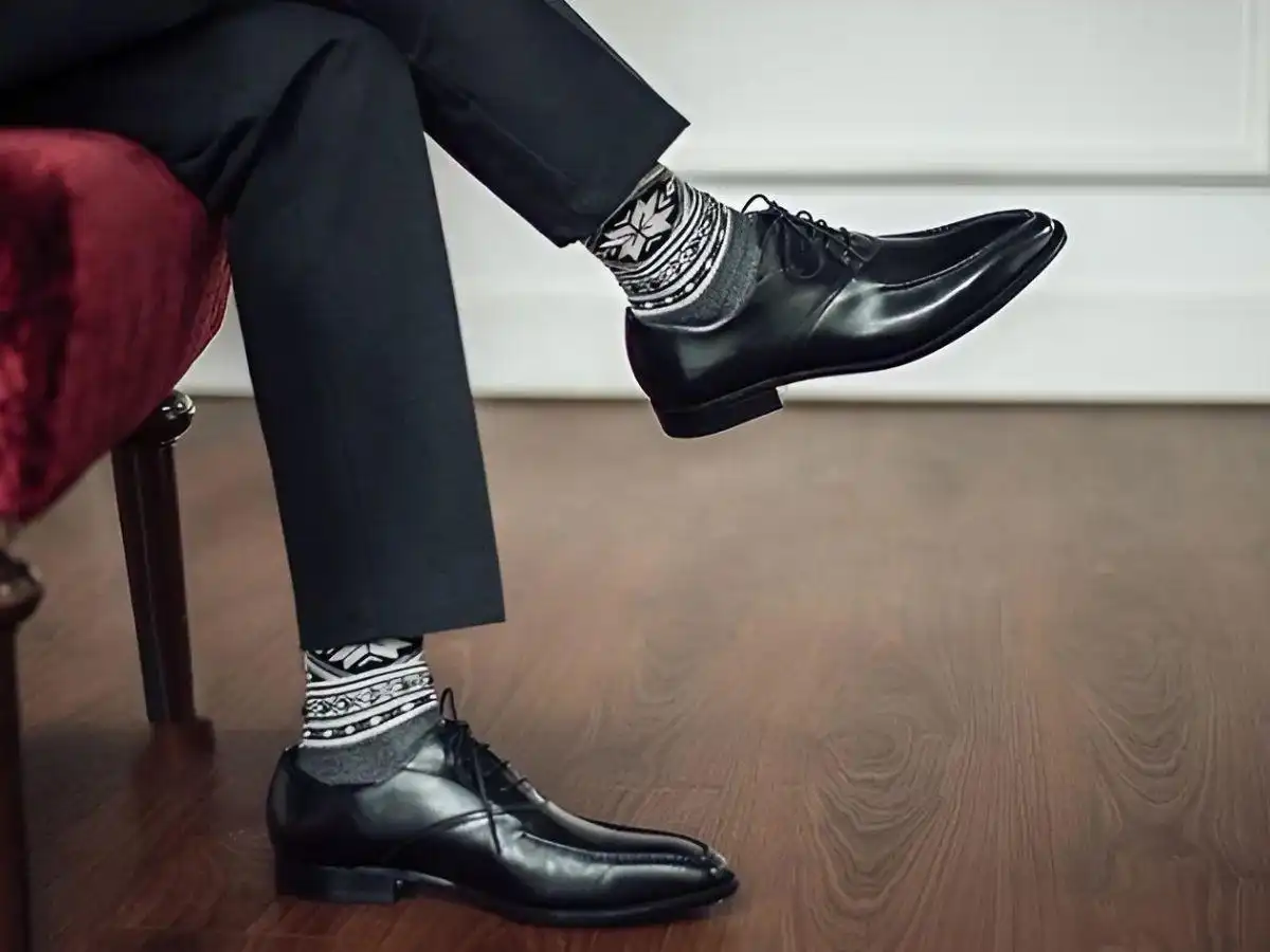 Giày Oxford đen bóng (patent leather) là "ông hoàng" trong các sự kiện formal Giày Oxford đen bóng (patent leather) là "ông hoàng" trong các sự kiện formal