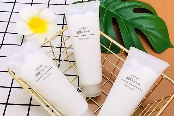 Gợi ý 11 sữa rửa mặt trị mụn cho nam của Nhật Bản