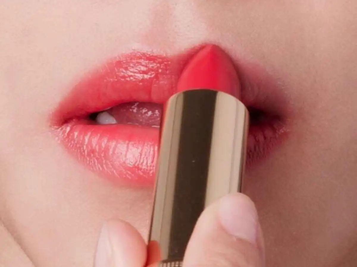 Gucci Rouge à Lèvres Voile Lipstick mang đến màu hồng tươi tắn, thời thượng