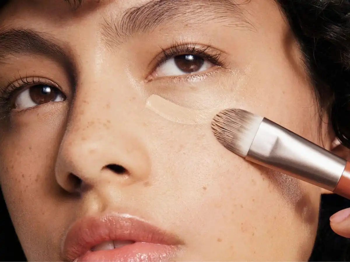 Hãy ưu tiên các tiêu chí kiềm dầu, bền màu và lâu trôi,...