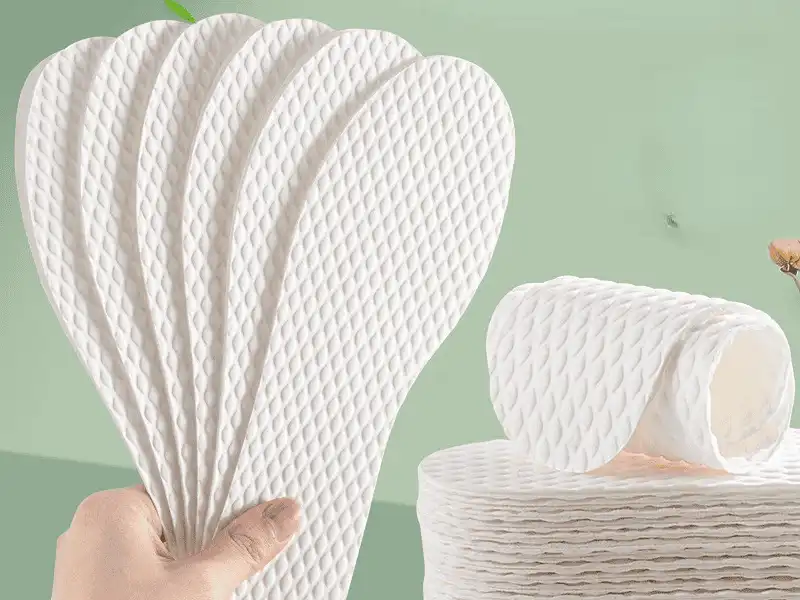 Khử mùi hôi giày thể thao bằng tấm lót giày