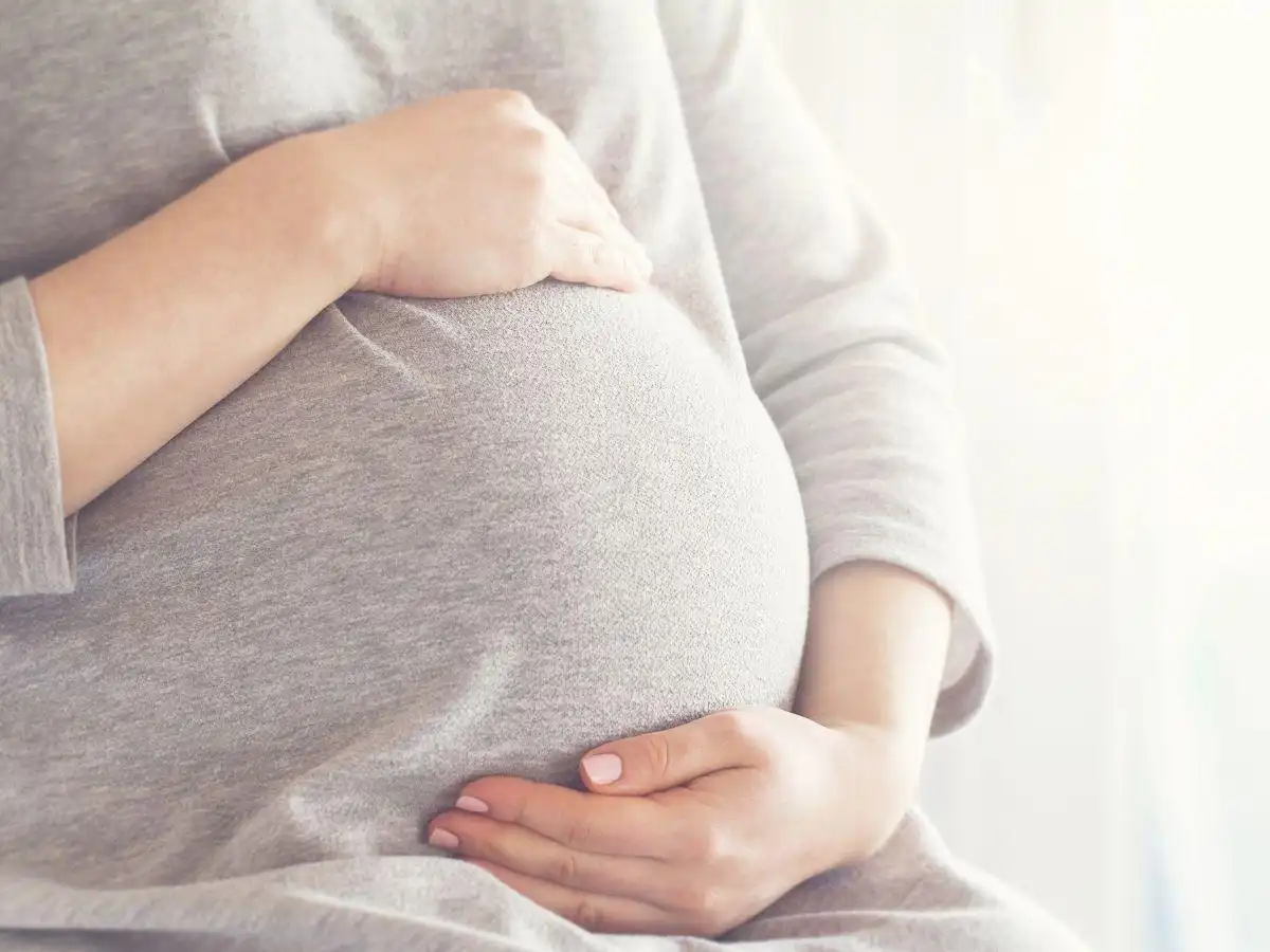 Mẹ bầu có nhiều sự thay đổi nội tiết tố nên cần cẩn trọng khi trang điểm