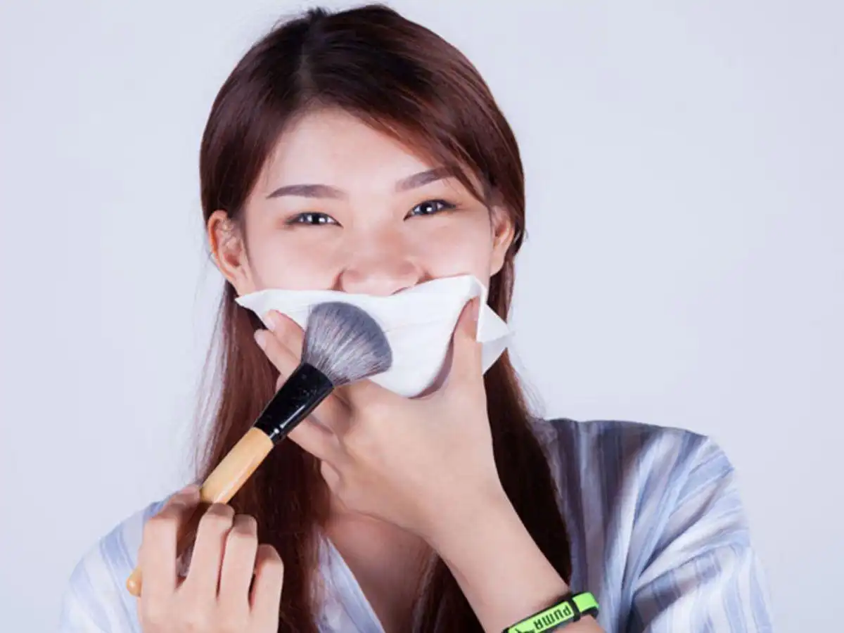 Phấn phủ còn có vài công dụng tay trái cực hay ho Phấn phủ còn có vài công dụng tay trái cực hay ho
