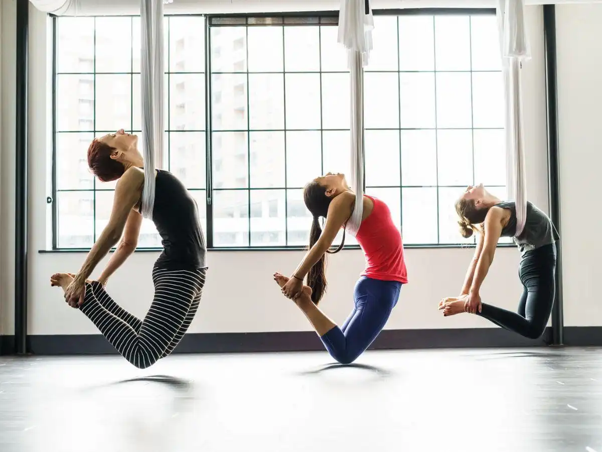 Quận 7 cũng có nhiều phòng tập yoga bay để bạn lựa chọn vị trí thuận tiện