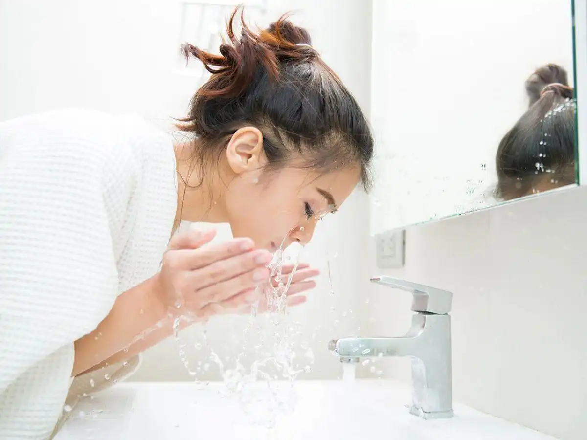 Rửa sạch mặt giúp da thông thoáng hơn