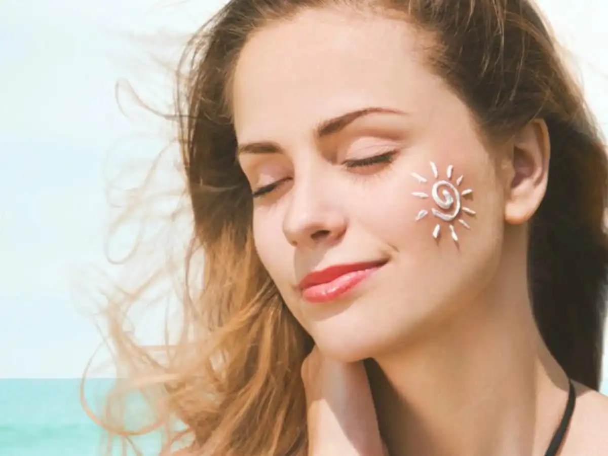 Sử dụng kem chống nắng để bảo vệ làn da