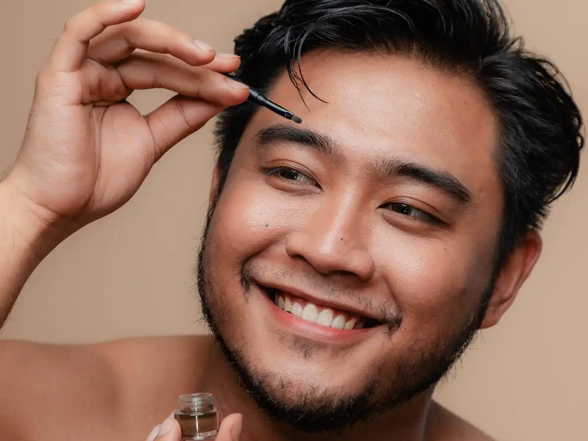 Sử dụng kem lót, che khuyết điểm là những bước cơ bản Sử dụng kem lót, che khuyết điểm là những bước cơ bản