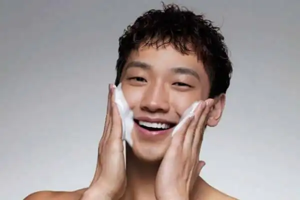 Sữa rửa mặt Innisfree Shaving & Cleansing công dụng 2 trong 1 Sữa rửa mặt Innisfree Shaving & Cleansing công dụng 2 trong 1