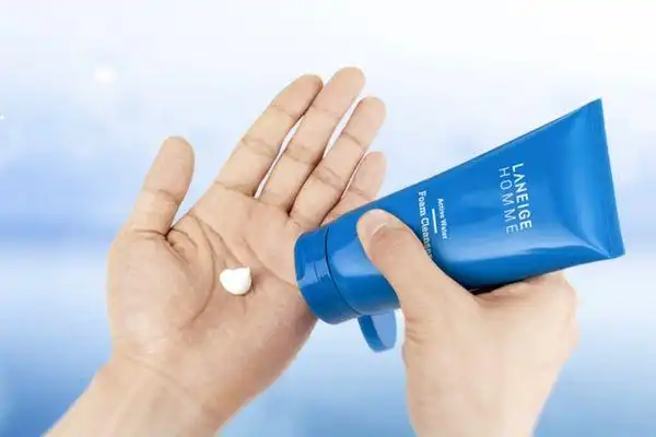 Sữa rửa mặt Laneige Homme Active Water Foam Cleanser Sữa rửa mặt Laneige Homme Active Water Foam Cleanser