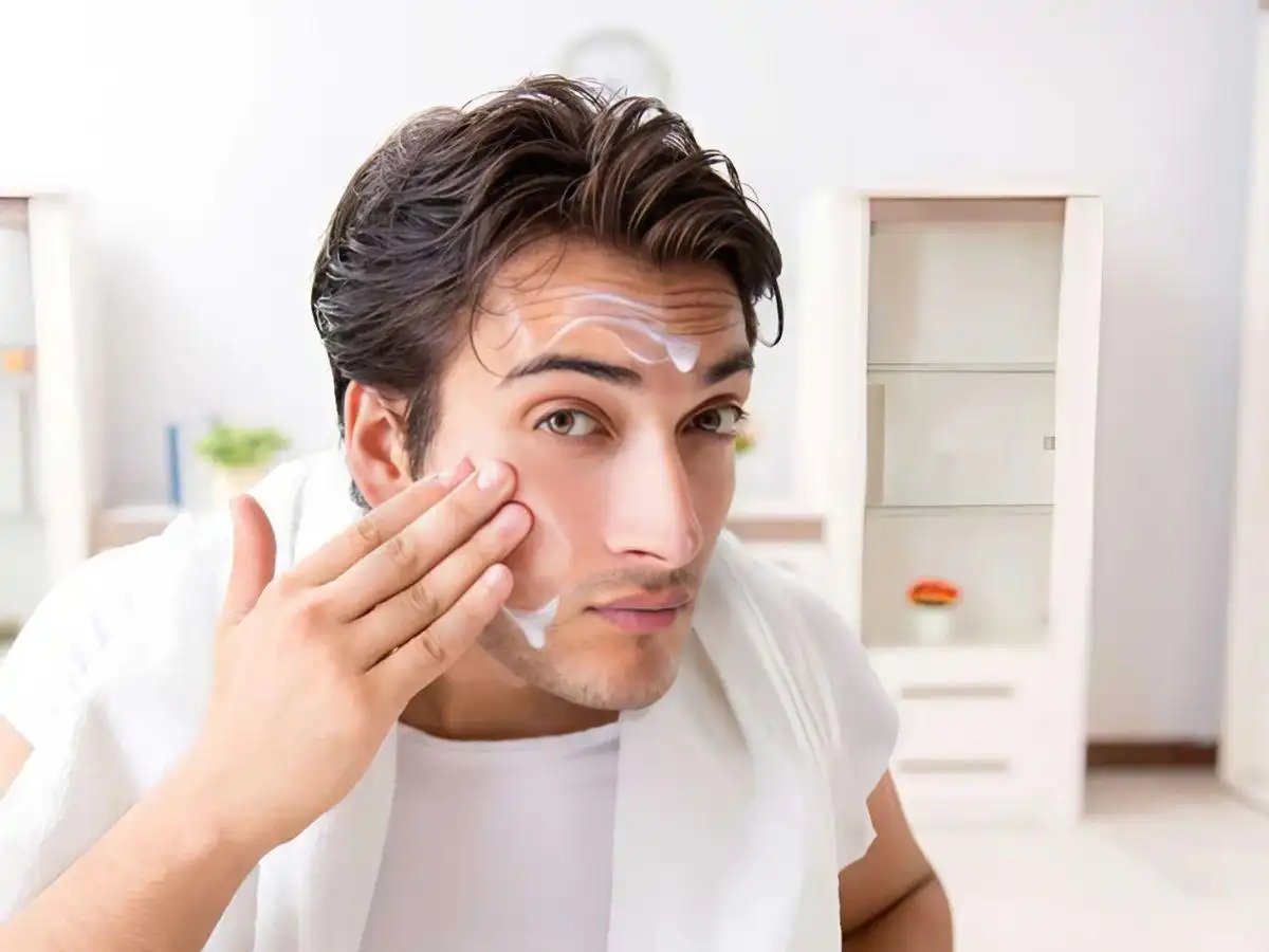 Sữa rửa mặt mùa đông giúp làm sạch mà không làm mất đi độ ẩm tự nhiên của da Sữa rửa mặt mùa đông giúp làm sạch mà không làm mất đi độ ẩm tự nhiên của da