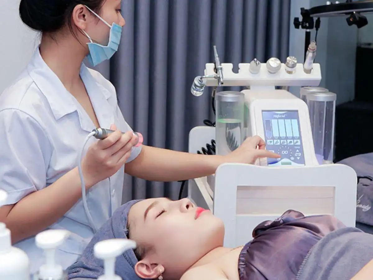 Tại spa làn da được chăm sóc một cách toàn diện và hiệu quả hơn Tại spa làn da được chăm sóc một cách toàn diện và hiệu quả hơn