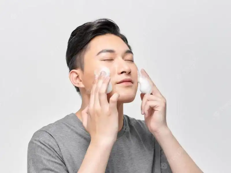 Tẩy da chết đều đặn - Cách chăm sóc da mùa nắng nóng hiệu quả