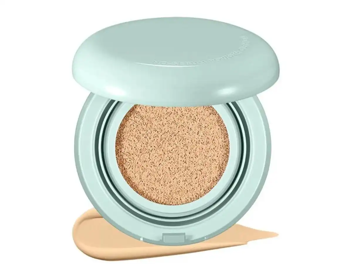 Thiết kế của Innisfree No Sebum Powder Cushion sở hữu tone màu xanh đặc trưng Thiết kế của Innisfree No Sebum Powder Cushion sở hữu tone màu xanh đặc trưng