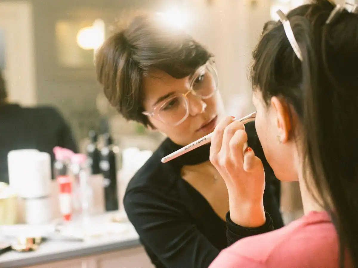 Trang điểm mắt cần chú ý cả mascara, eyeliner và màu mắt Trang điểm mắt cần chú ý cả mascara, eyeliner và màu mắt