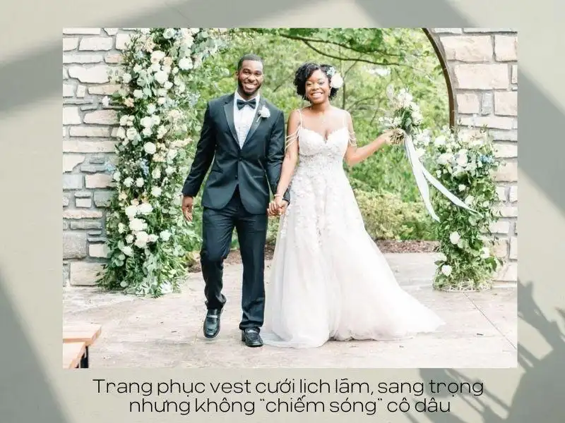Trang phục vest cưới lịch lãm, sang trọng nhưng không “chiếm sóng” cô dâu