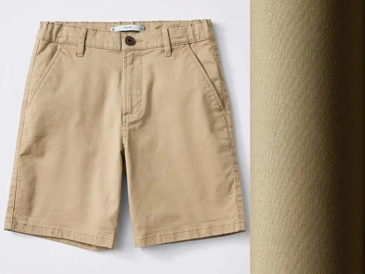 Vải kaki đứng dáng, bền, mang lại vẻ ngoài lịch sự.