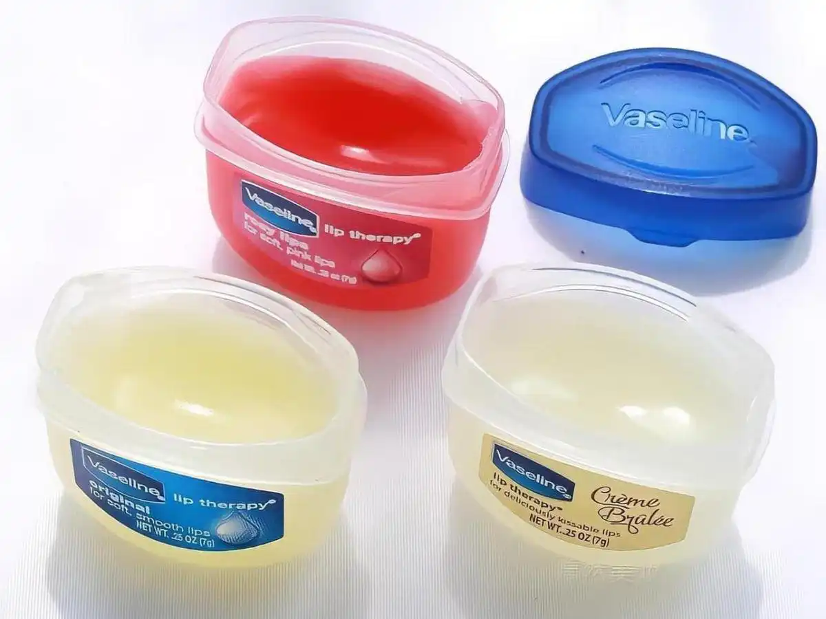 Vaseline là một loại son dưỡng an toàn cho môi Vaseline là một loại son dưỡng an toàn cho môi